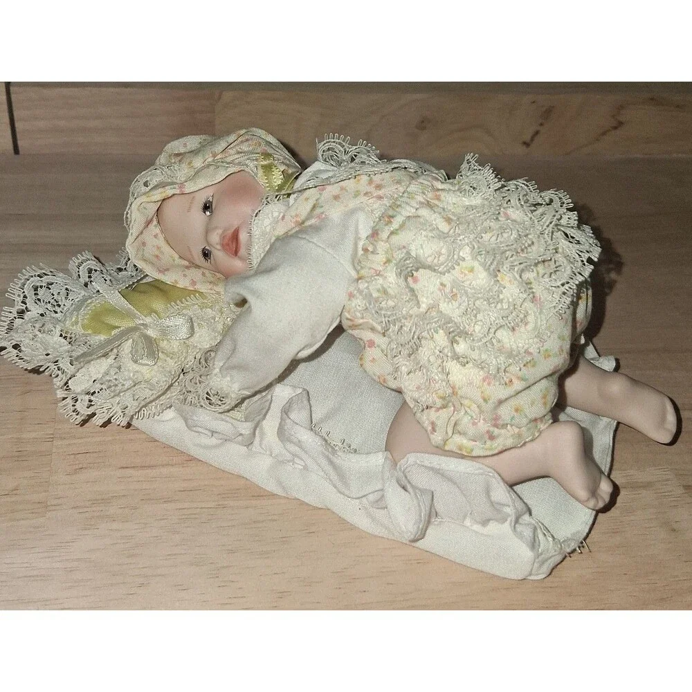 THE ASHTON-DRAKE GALLERIES #92037 LISA VINTAGE PORCELAIN DOLL COLLECTIBLE